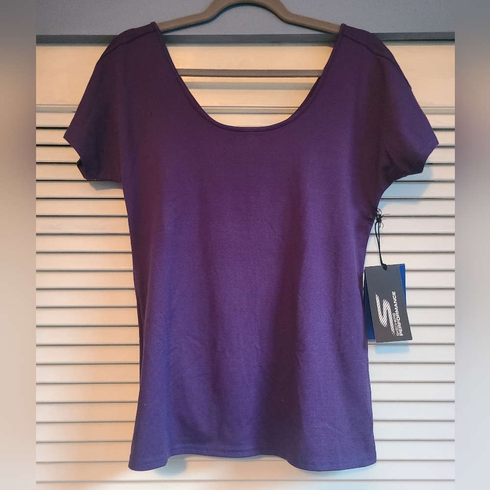 Sketches performance moisture wicking top size small